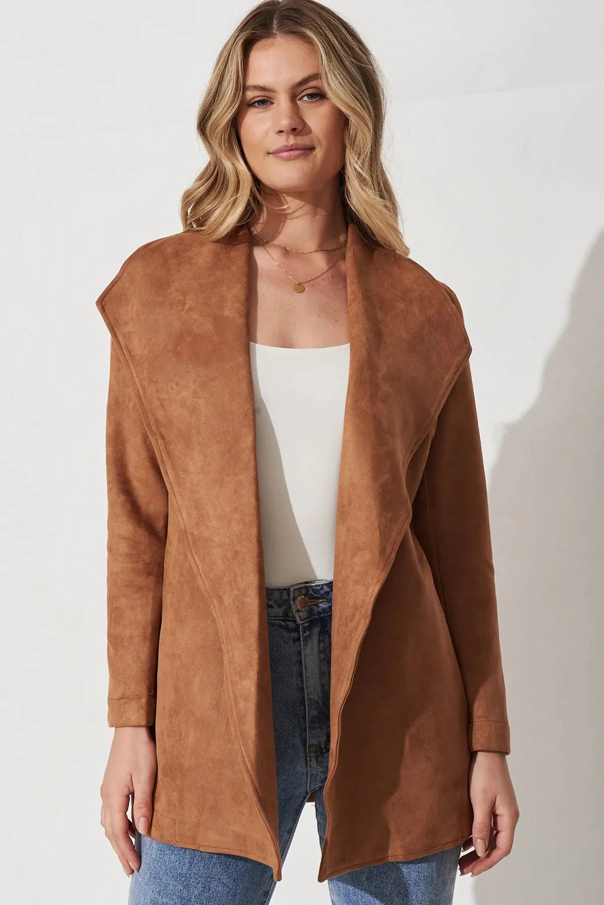 Chaqueta cálida para mujer – Elegancia minimalista para el otoño y el invierno