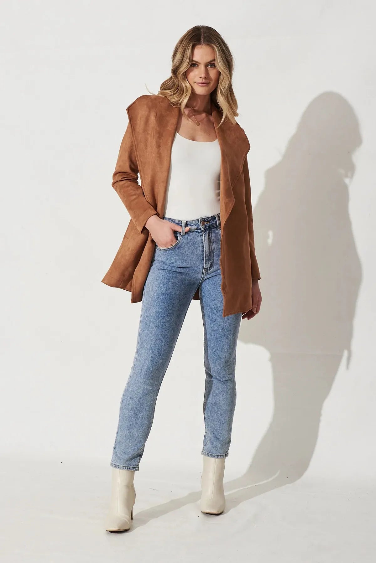 Chaqueta cálida para mujer – Elegancia minimalista para el otoño y el invierno